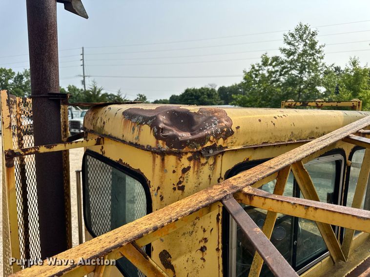 image for item DV4129 1988 Little Giant 48 crane