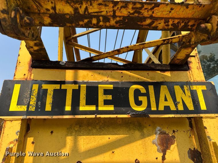 image for item DV4129 1988 Little Giant 48 crane