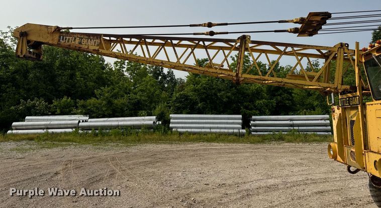 image for item DV4129 1988 Little Giant 48 crane