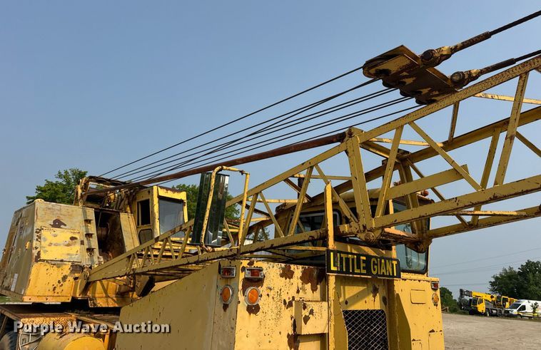 image for item DV4129 1988 Little Giant 48 crane