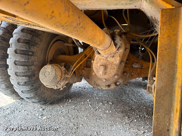 image for item DV4129 1988 Little Giant 48 crane