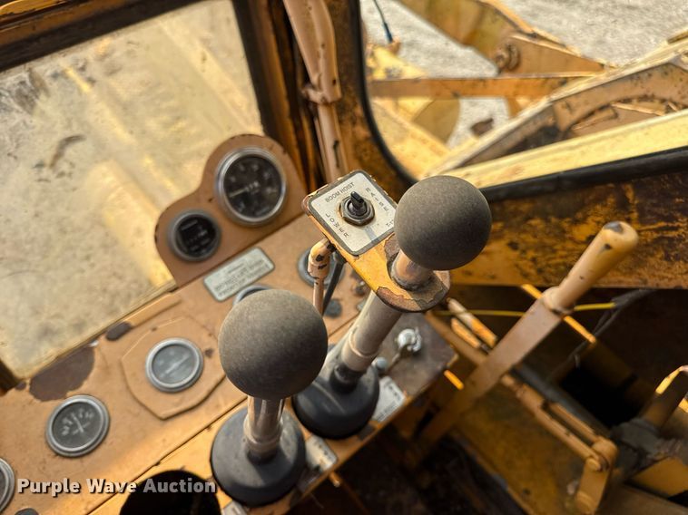 image for item DV4129 1988 Little Giant 48 crane