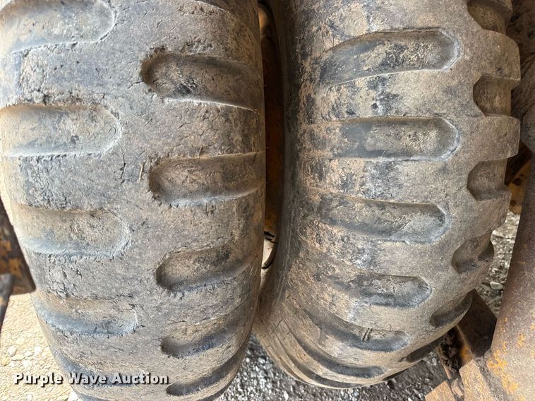 image for item DV4129 1988 Little Giant 48 crane