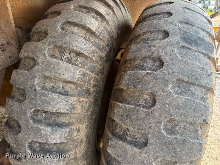 image for item DV4129 1988 Little Giant 48 crane