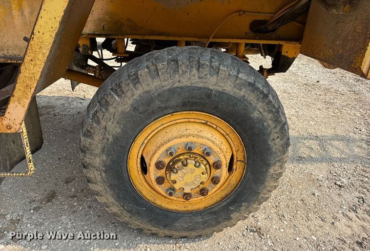 image for item DV4129 1988 Little Giant 48 crane