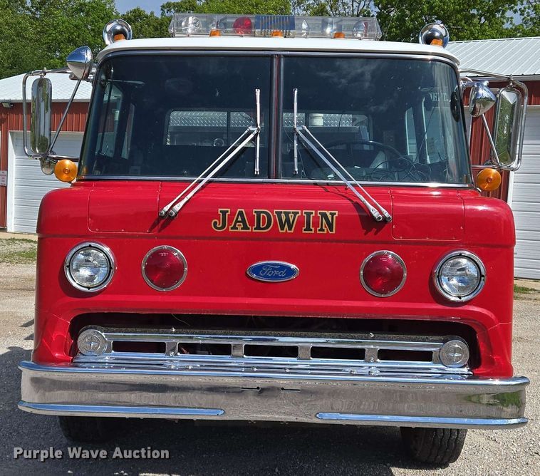 image for item DW7005 1986 Ford C8000 pumper fire truck