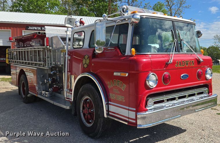 image for item DW7005 1986 Ford C8000 pumper fire truck