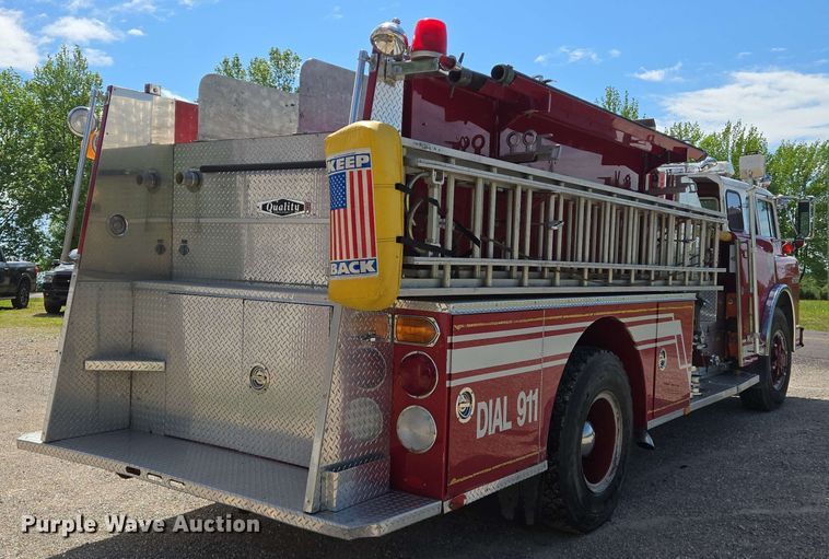 image for item DW7005 1986 Ford C8000 pumper fire truck