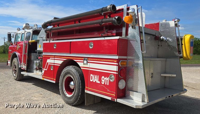 image for item DW7005 1986 Ford C8000 pumper fire truck