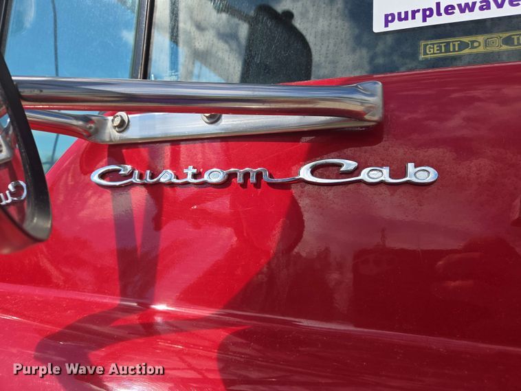 image for item DW7005 1986 Ford C8000 pumper fire truck