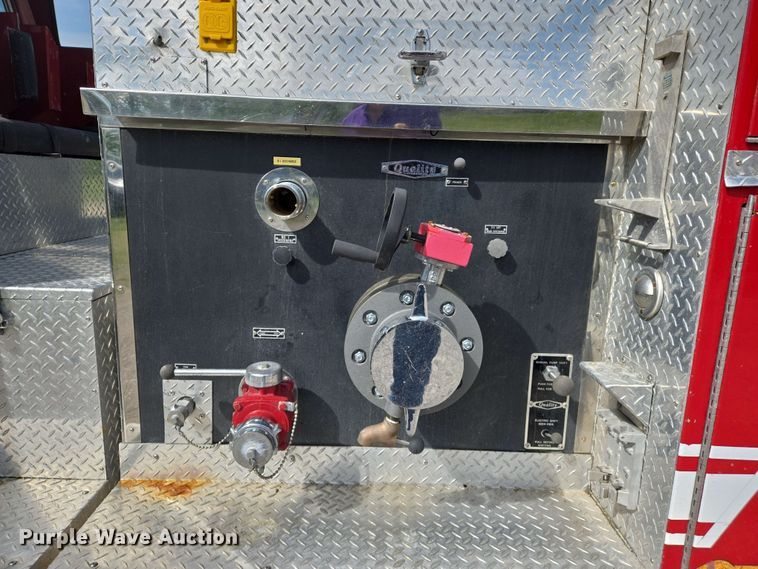 image for item DW7005 1986 Ford C8000 pumper fire truck