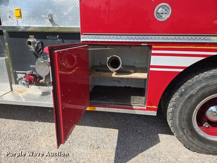 image for item DW7005 1986 Ford C8000 pumper fire truck