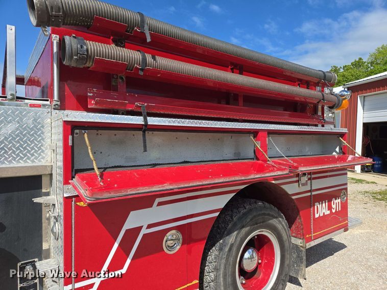 image for item DW7005 1986 Ford C8000 pumper fire truck