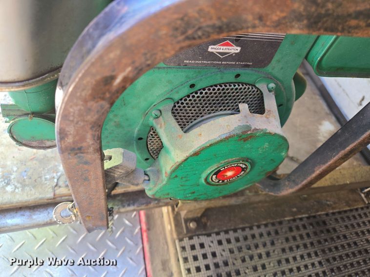 image for item DW7005 1986 Ford C8000 pumper fire truck