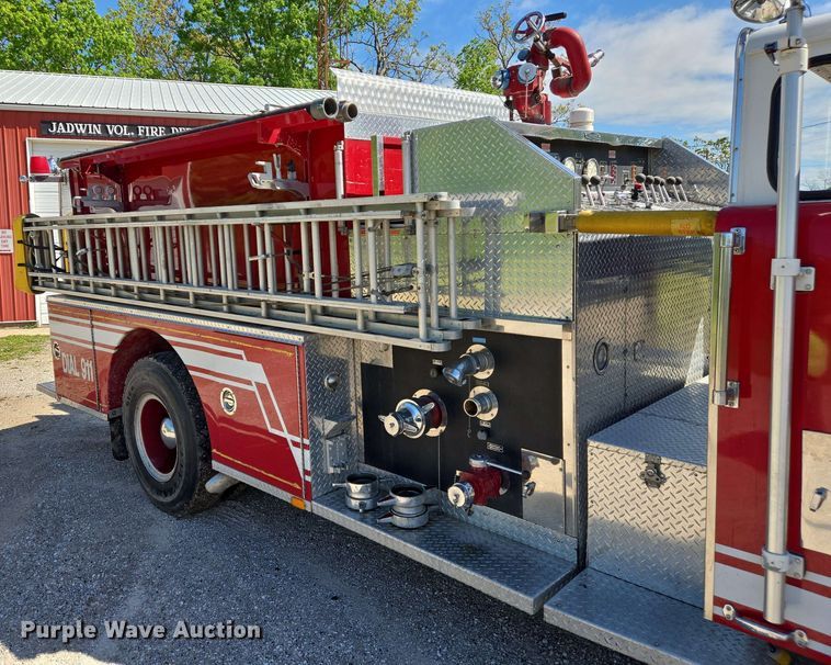 image for item DW7005 1986 Ford C8000 pumper fire truck