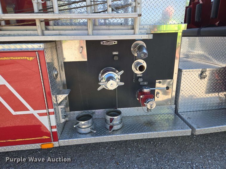 image for item DW7005 1986 Ford C8000 pumper fire truck