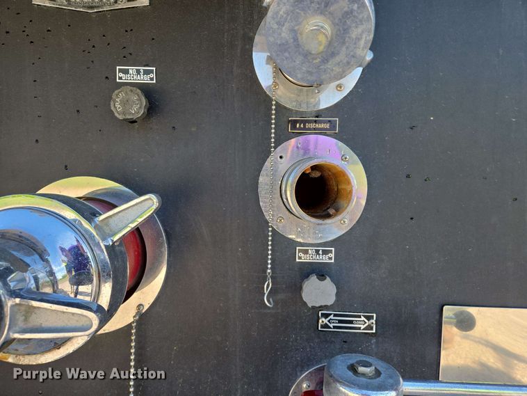 image for item DW7005 1986 Ford C8000 pumper fire truck