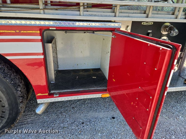 image for item DW7005 1986 Ford C8000 pumper fire truck