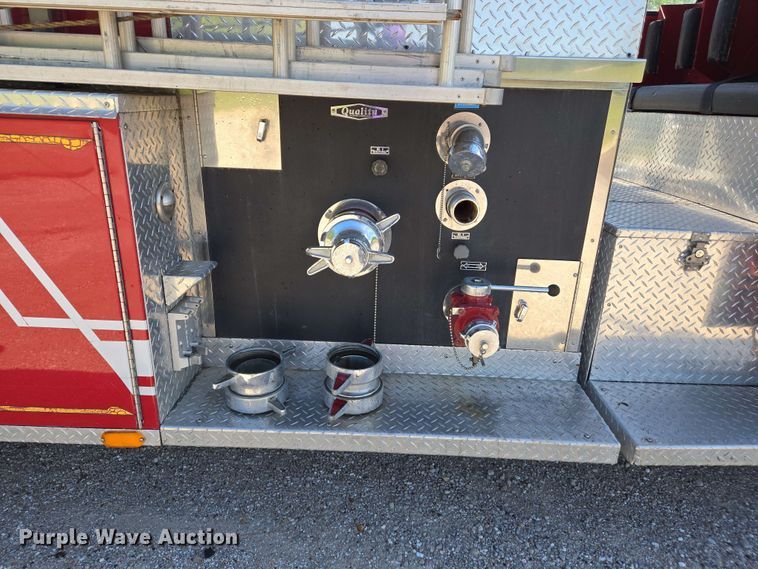 image for item DW7005 1986 Ford C8000 pumper fire truck