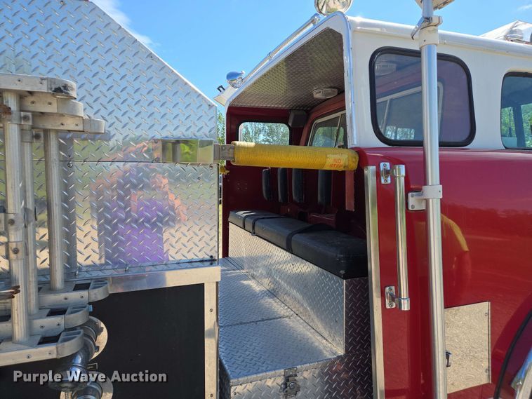 image for item DW7005 1986 Ford C8000 pumper fire truck