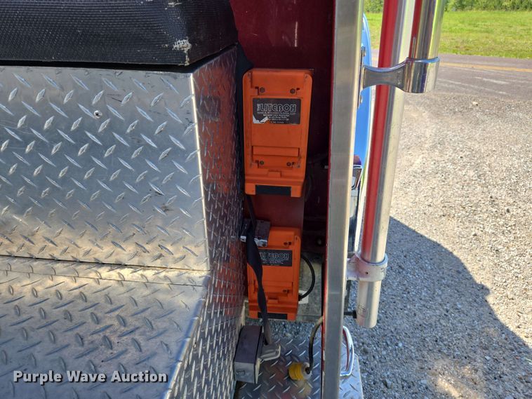 image for item DW7005 1986 Ford C8000 pumper fire truck