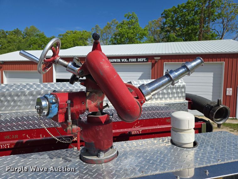 image for item DW7005 1986 Ford C8000 pumper fire truck