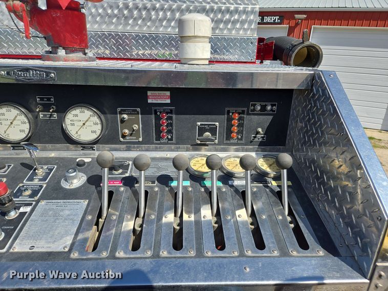image for item DW7005 1986 Ford C8000 pumper fire truck