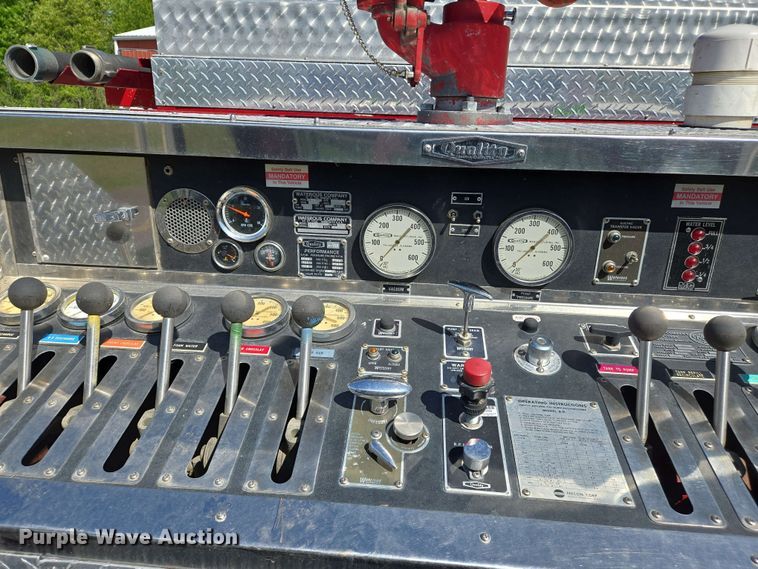 image for item DW7005 1986 Ford C8000 pumper fire truck