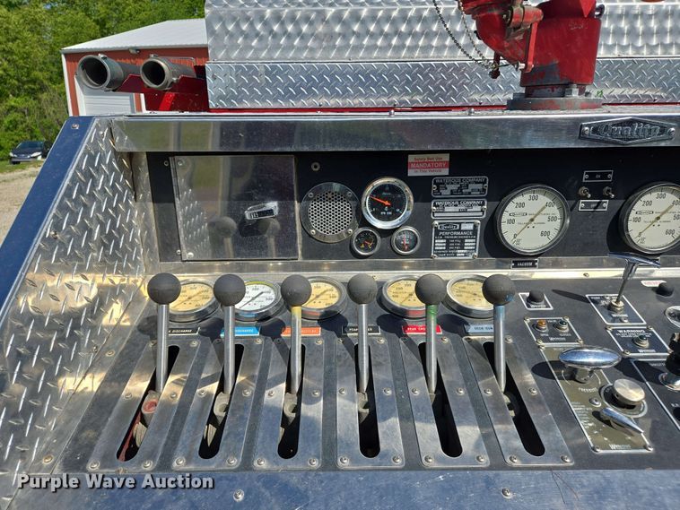 image for item DW7005 1986 Ford C8000 pumper fire truck
