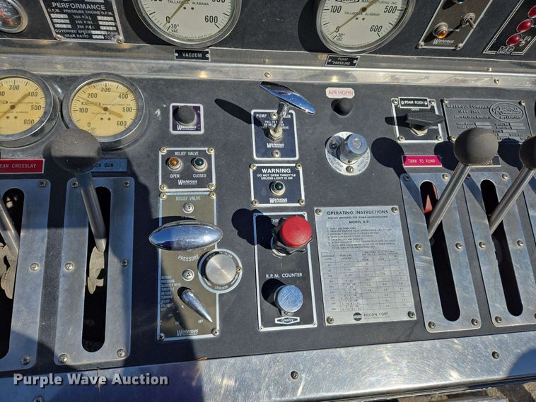 image for item DW7005 1986 Ford C8000 pumper fire truck