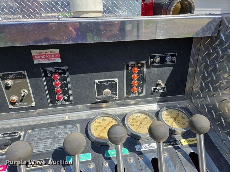 image for item DW7005 1986 Ford C8000 pumper fire truck