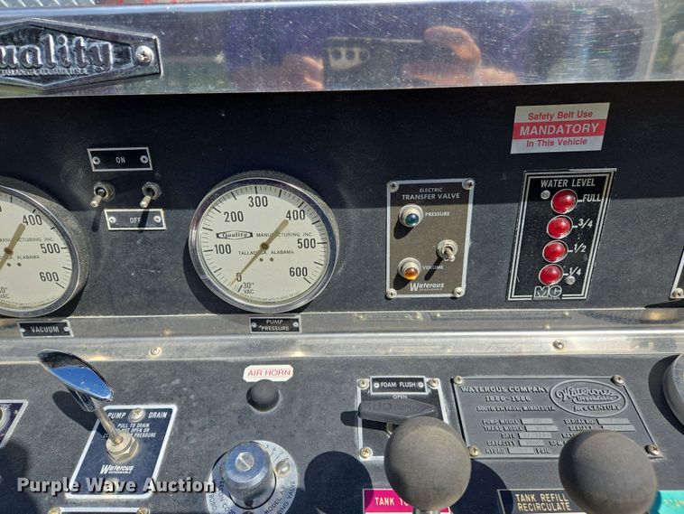 image for item DW7005 1986 Ford C8000 pumper fire truck