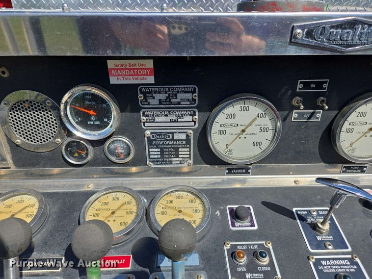 image for item DW7005 1986 Ford C8000 pumper fire truck