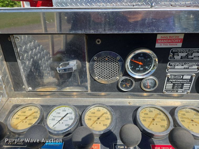 image for item DW7005 1986 Ford C8000 pumper fire truck