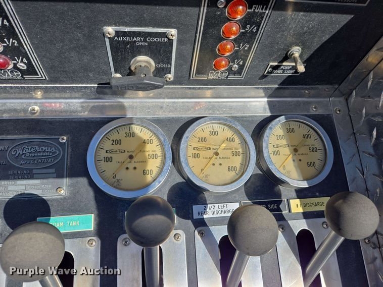 image for item DW7005 1986 Ford C8000 pumper fire truck