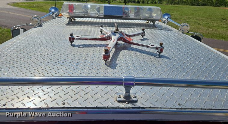 image for item DW7005 1986 Ford C8000 pumper fire truck