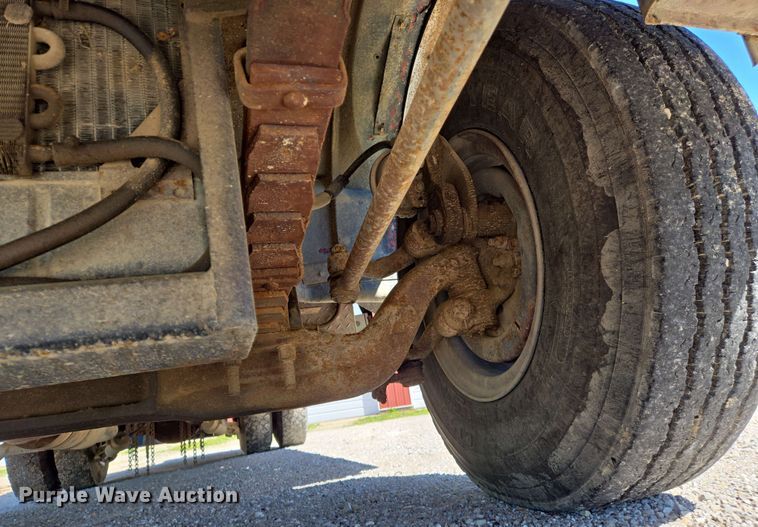 image for item DW7005 1986 Ford C8000 pumper fire truck