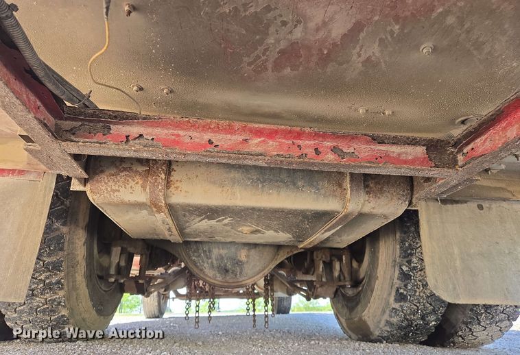 image for item DW7005 1986 Ford C8000 pumper fire truck