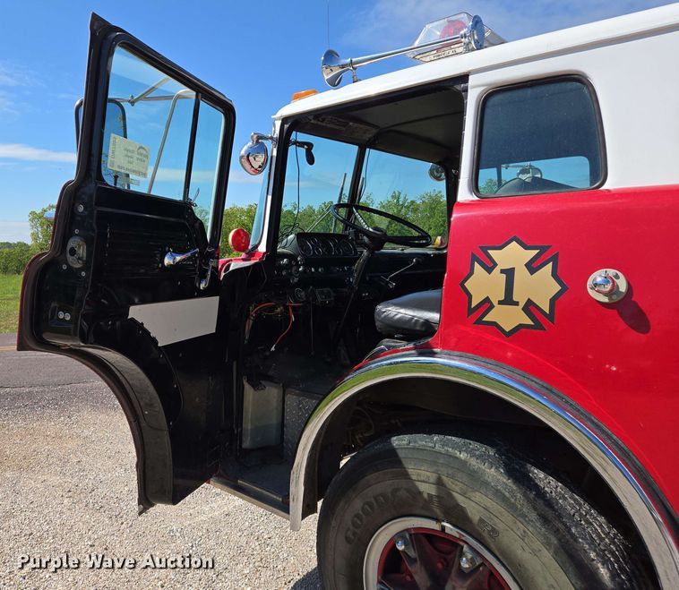 image for item DW7005 1986 Ford C8000 pumper fire truck