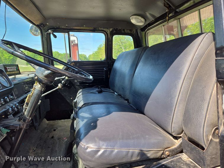 image for item DW7005 1986 Ford C8000 pumper fire truck