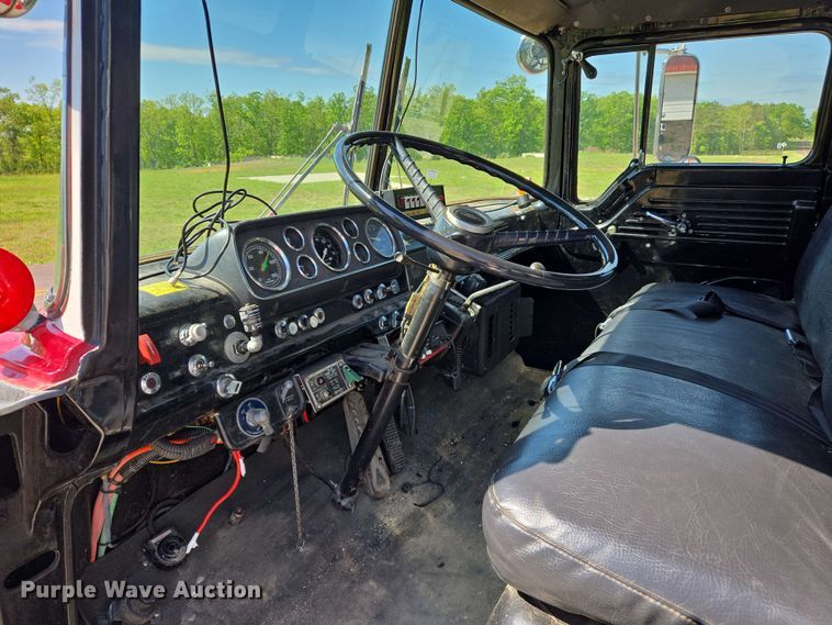 image for item DW7005 1986 Ford C8000 pumper fire truck