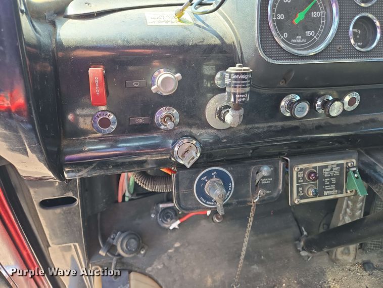 image for item DW7005 1986 Ford C8000 pumper fire truck