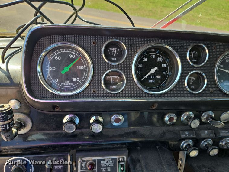 image for item DW7005 1986 Ford C8000 pumper fire truck