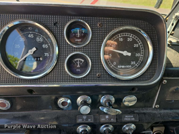 image for item DW7005 1986 Ford C8000 pumper fire truck