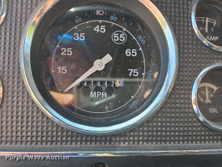 image for item DW7005 1986 Ford C8000 pumper fire truck