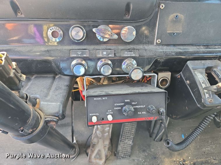 image for item DW7005 1986 Ford C8000 pumper fire truck