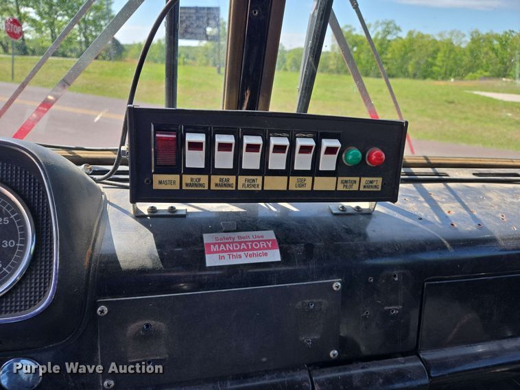 image for item DW7005 1986 Ford C8000 pumper fire truck