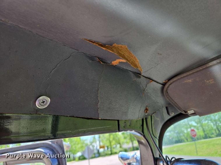 image for item DW7005 1986 Ford C8000 pumper fire truck