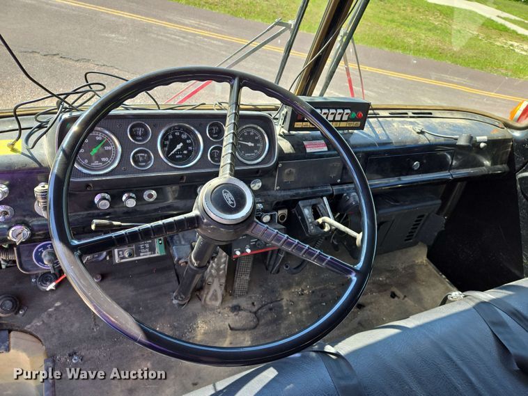 image for item DW7005 1986 Ford C8000 pumper fire truck