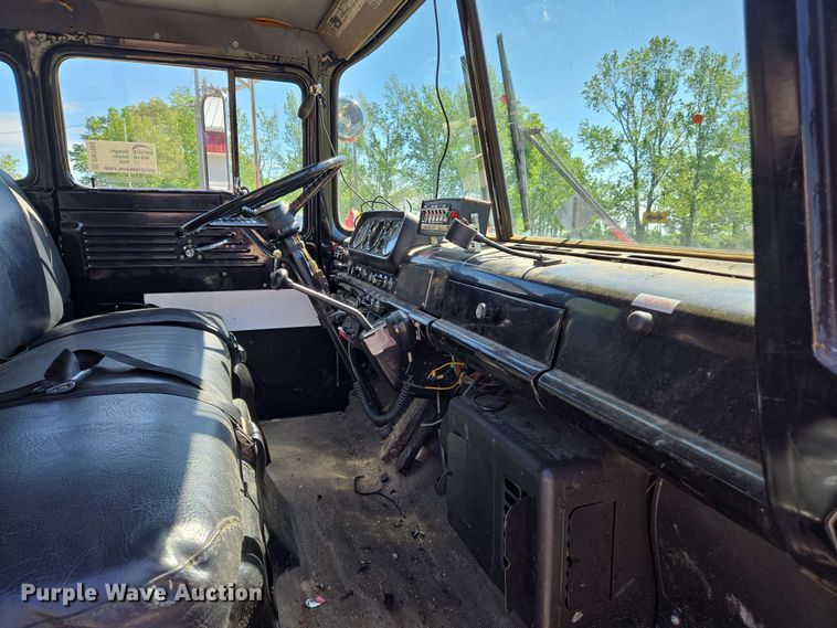 image for item DW7005 1986 Ford C8000 pumper fire truck